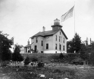 Image of undated Grand Traverse Lighthouse courtesy of United States Coast Guard, http://www.uscg.mil/history/weblighthouses/LHMI.asp.