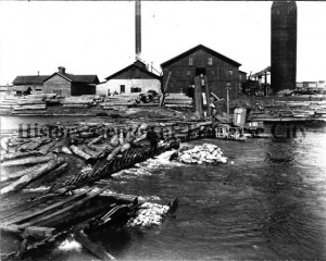 Hannah Lay sawmill on West Bay, undated. In 1905, West Bay was not the groomed property it is now, largely due to  the industrial mills that occupied the waterfront at the turn of the last century. Image courtesy of History Center of Traverse City.