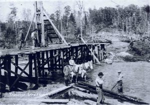 Gottfried Franke's crew building the Rugg Pond dam on the Rapid River in Kalkaska County. Image courtesy of Traverse Area District Library, 953.031910.13